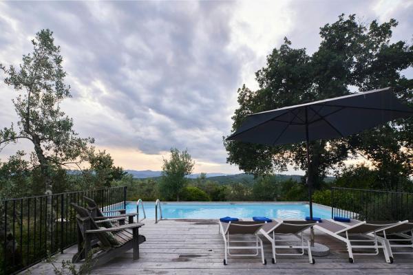 Frank Lloyd Wright-Inspired Villa In Tuscany, Buchen Sie  Hotels in Valdarno mit Pool, Schwimmbad