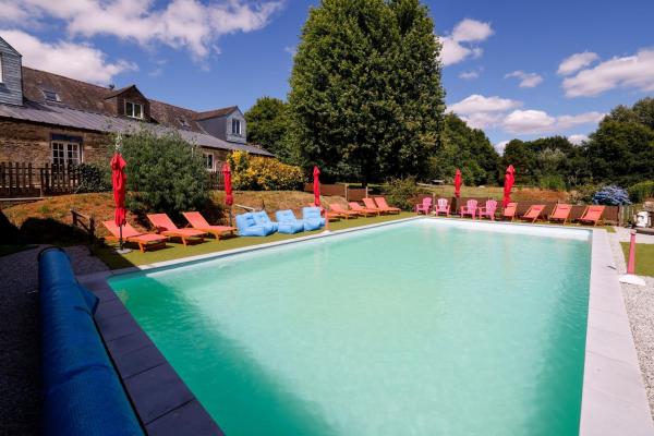Gites Les Hiboux, Prenota  Hotel con piscina a Bretagna, Piscina