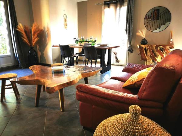 Appartement Village centre, Prenota  Hotel a Alvernia con parcheggio, Parcheggio