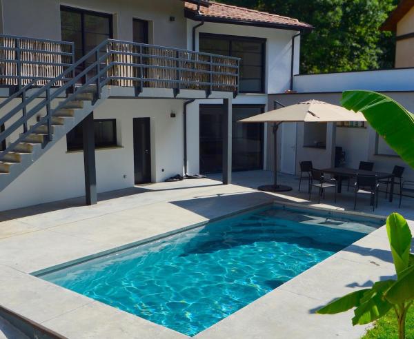 Spacious Luxury Modern Villa with Pool, Beaches and Garden, Reserva ahora  Saint-Martin-de-Seignanx 