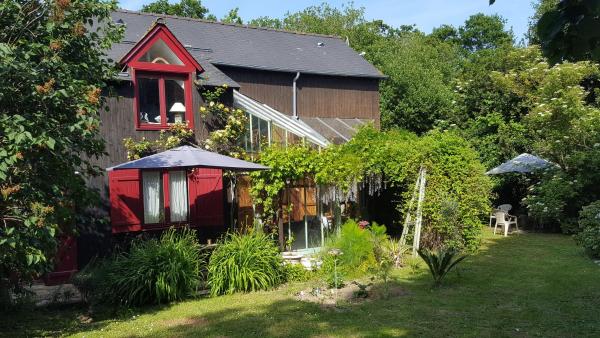 "Chambres dHôtes" Bord de Rance Au Rez-de-Jardin de la "Villa Cyrano", Prenota  Hotel a Bretagna con parcheggio, Parcheggio