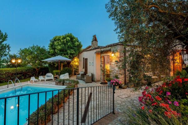 Historic Village With Pool Near Todi, Buchen Sie  Todi Umbrien