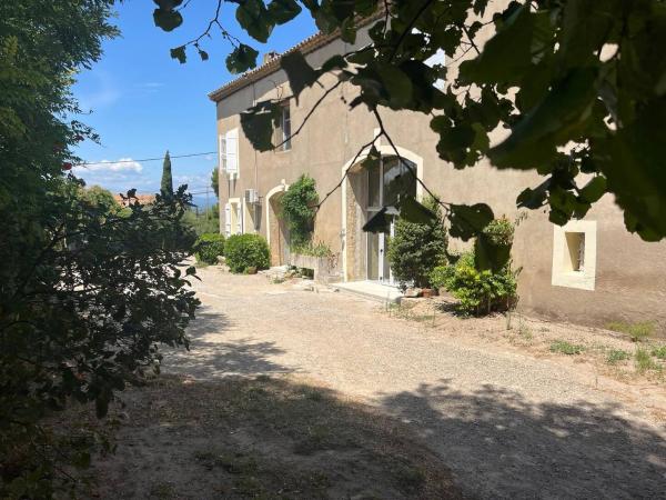 Château Périès, Réserver  Hôtels à Hérault avec parking, Parking