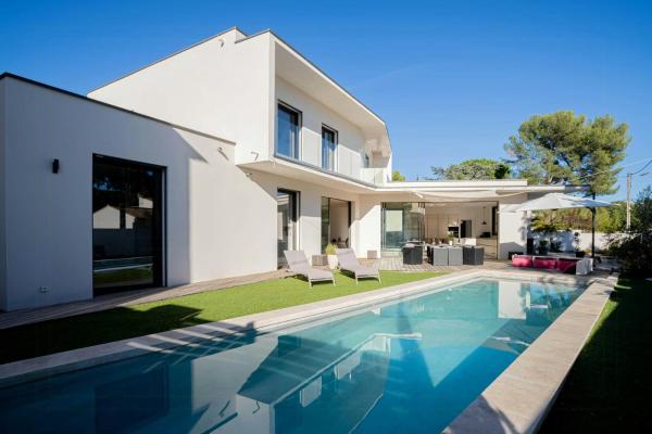 Modern Villa With Pool In Castelnau-Le-Lez, Réserver  Hôtels à Hérault avec piscine, Piscine