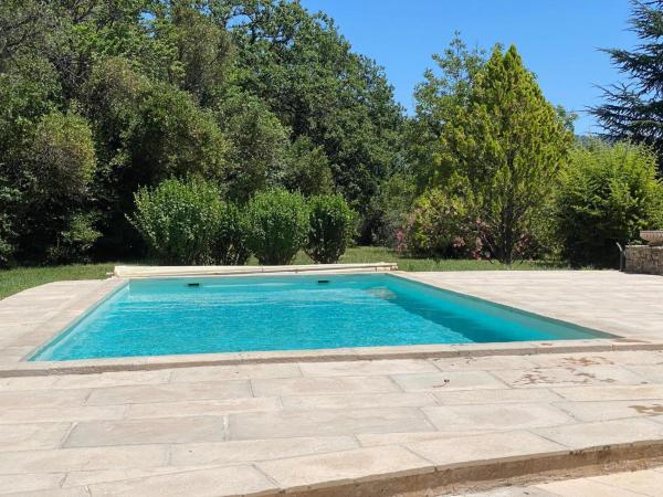 Villa familiale avec studio et piscine, Villecroze, Prenota  Hotel a Alvernia con parcheggio, Parcheggio