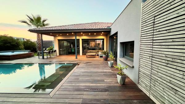 Villa Miroir dO - Piscine chauffée, Reserva ahora  Hoteles en Aquitania con aparcamiento, Aparcamiento