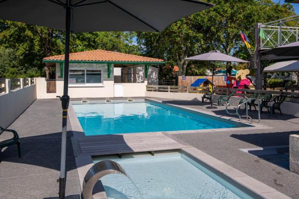 Camping pasteur 3 étoiles, Reserva ahora  Hoteles en Aquitania con aparcamiento, Aparcamiento