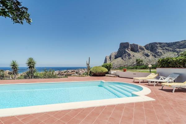 Pool & Panoramic Villa - 9 mins city center, Buchen Sie  Palermo Sizilien