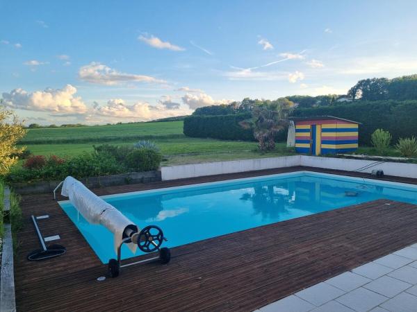 Villa paisible avec piscine proche Toulouse, Buchen Sie  Hotels mit Pool in Eaunes, Schwimmbad