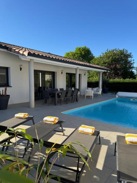Villa haut de gamme Montauban, Réserver  Hôtels avec piscine à Montauban, Piscine