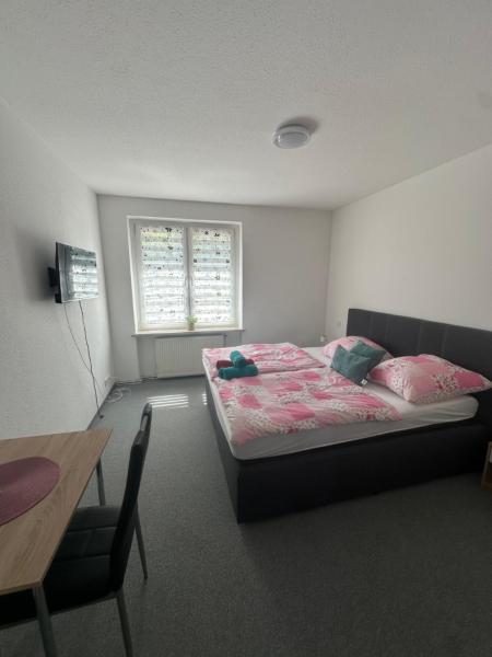 Pension Syrtaki, Réserver  Hôtels à Halberstadt avec parking, Parking