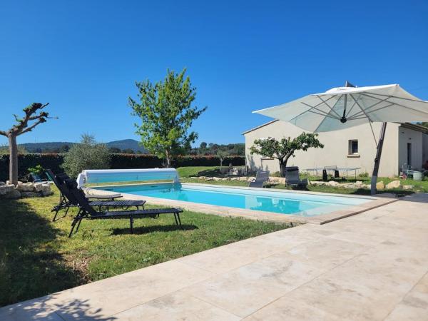 Villa avec piscine et vue, Prenota  Hotel con piscina a Valchiusa, Piscina