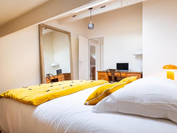 Nid douillet climatisé et lumineux, proche centre, Prenota  Hotel a Alvernia con parcheggio, Parcheggio