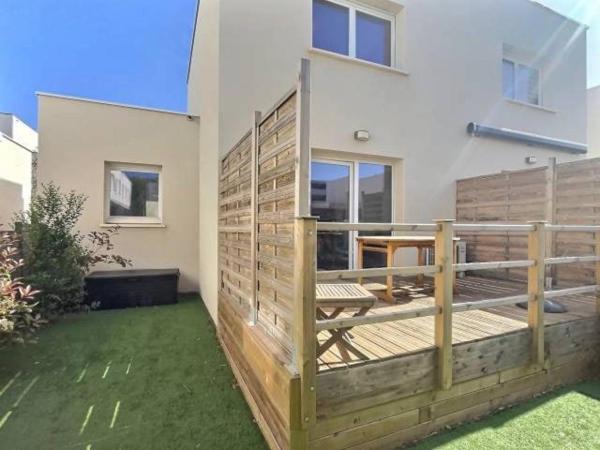 Villa proche plage, Réserver  Hôtels à Hérault avec parking, Parking