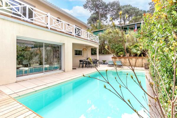 Villa Fleurs des Pins, piscine chauffée , 80m de la plage Pereire, Reserva ahora  Hoteles en Aquitania con aparcamiento, Aparcamiento