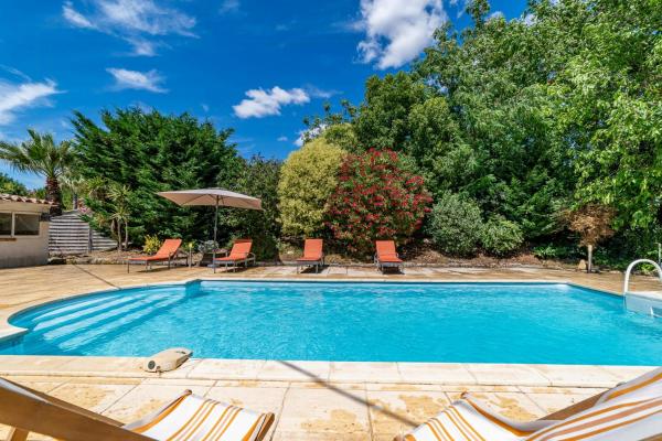 Elegant Villa With Pool Near Montpellier Centre, Réserver  Hôtels à Mauguio avec piscine, Piscine