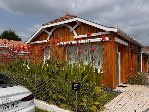 Villa Manolita Andernos les Bains avec jaccuzi, Reserva ahora  Hoteles en Aquitania con aparcamiento, Aparcamiento