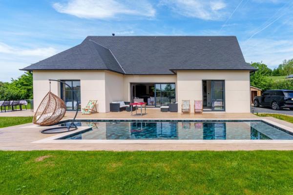 Villa chic à 5 minutes de Deauville, Prenota  Hotel a Normandia con parcheggio, Parcheggio