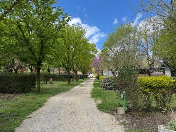 Camping Le Clocher de Neyran, Buchen Sie  Saint-Gervais-sur-Mare 