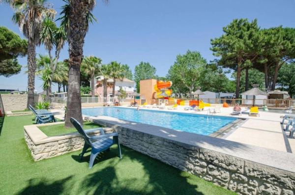 Camping 4 étoiles - Piscine - ccbbecd, Réserver  Hôtels à Hérault avec piscine, Piscine