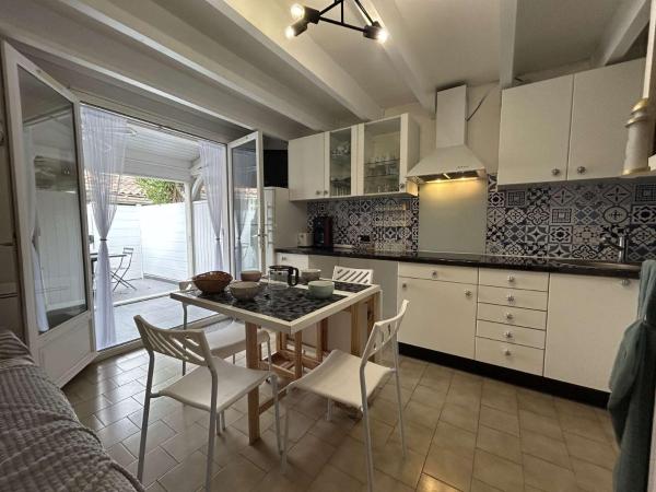 Villa de vacances - type T2 cabine CT720-127, Réserver  Hôtels à Hérault avec parking, Parking