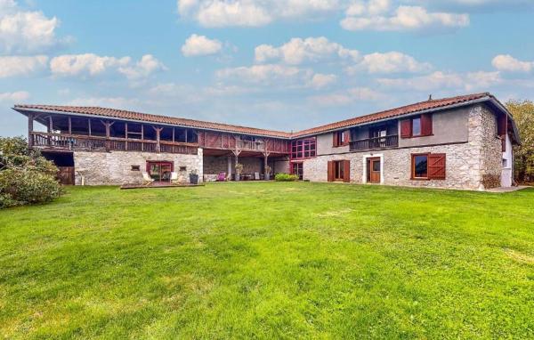 La Ferme Les Coustères - Gîte modulable - En couple ou en tribu de 2 à 15 pers, Réserver  Montréjeau Haute-Garonne