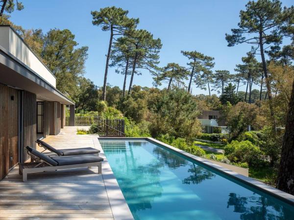 Villa de Luxe Contemporaine à Hossegor - FR-1-791-39, Prenota  Hotel a Aquitania con piscina, Piscina