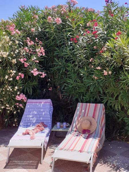 Villa proche de la plage, Réserver  Hôtels à Corbières avec parking, Parking