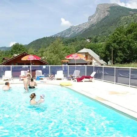 Chalet - Piscine - ccbbeag, Prenota  Hotel con piscina a Alvernia, Piscina