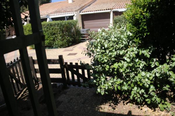Villa 113, Heliovillage au village naturiste, Réserver  Hôtels à Hérault avec parking, Parking