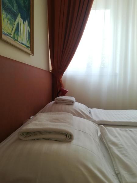 Áldos Panzió, Buchen Sie Pension Hotels in Western Transdanubia mit Pool, Schwimmbad