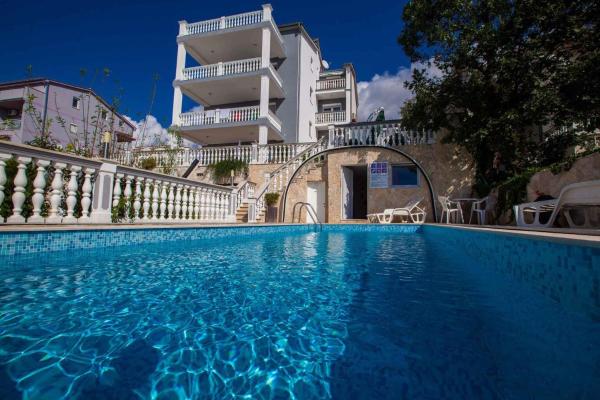 Apartment Crikvenica 20, Buchen Sie Ferienwohnung Hotels mit Pool in Kvarner-Bucht, Schwimmbad