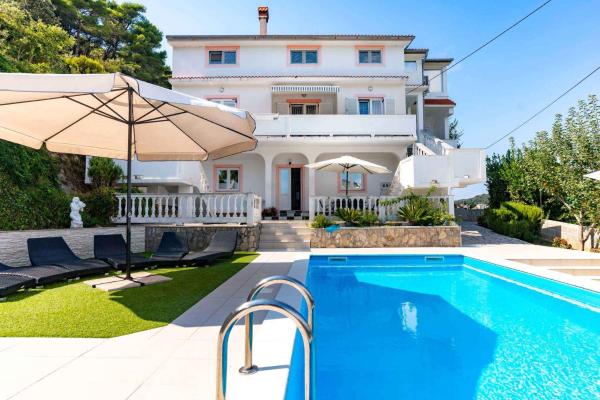 Apartment Kampor 4, Buchen Sie Ferienwohnung Hotels in Kvarner-Inseln mit Parkplatz, Parkplätze