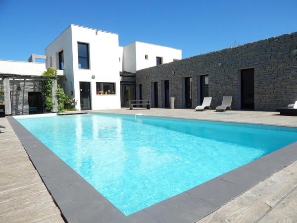 Splendide Villa en bordure de Golf, Réserver  Hôtels à Hérault avec piscine, Piscine