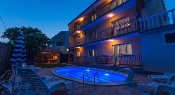Villa Sunset, Buchen Sie  Hotels in Gespanschaft Split-Dalmatien mit Pool, Schwimmbad