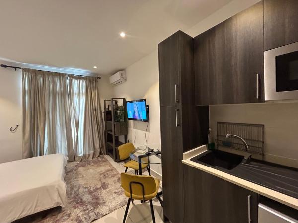 Cosy studio with a view, Reserva ahora  Hoteles en Gran Acra con aparcamiento, Aparcamiento