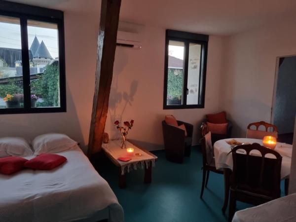 LArbre à Graines, Reserva ahora  Hoteles en Aquitania con aparcamiento, Aparcamiento