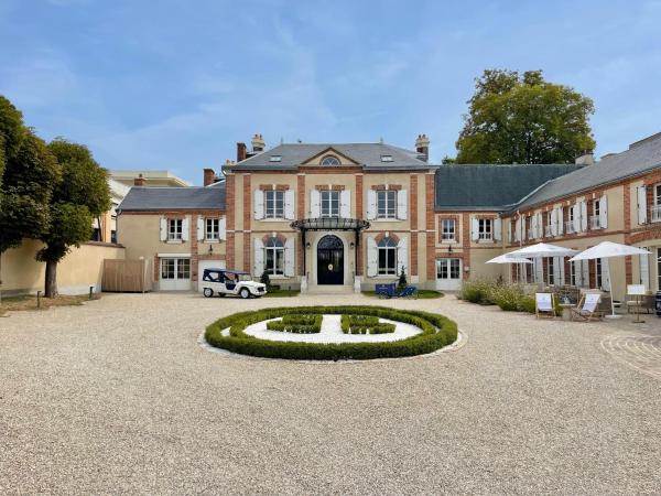 Les Suites BB, Champagne Besserat de Bellefon, Reserva ahora  Hoteles en Aquitania con aparcamiento, Aparcamiento