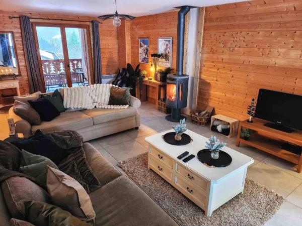 Chalet Abricotine, sleeps 10, Hot tub, Prenota Chalet Hotel a Alvernia con parcheggio, Parcheggio