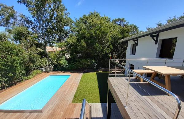 Belle Villa moderne 6 chambres et piscine chauffée- au Moulleau, Reserva ahora  Hoteles en Aquitania con aparcamiento, Aparcamiento