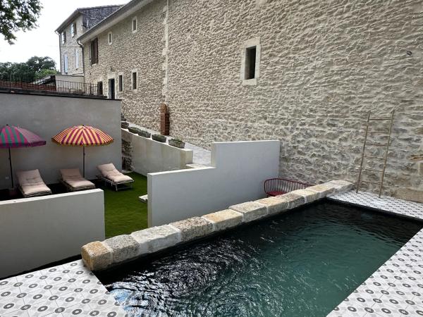 Gîtes Le Mas de la Vernède, Prenota  Hotel a Alvernia con parcheggio, Parcheggio