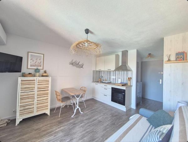 STUDIO OU T2, rénovés, tous climatisés, vue panoramique, parking, piscine, Réserver  Hôtels à Étang de Thau avec piscine, Piscine