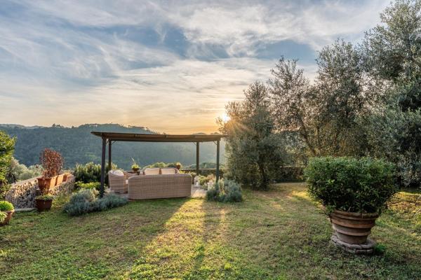 Villa Gabriella, Prenota  Hotel a Fibbialla con parcheggio, Parcheggio