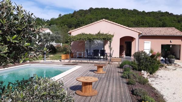 Villa sud Ardéche, Prenota  Hotel a Alvernia con parcheggio, Parcheggio