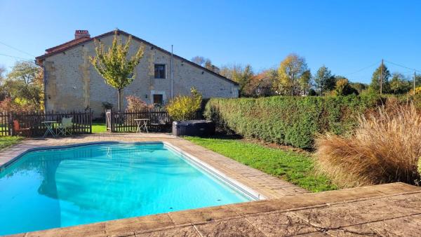 Chambre, sauna, piscine à la campagne, Reserva ahora  Hoteles en Aquitania con aparcamiento, Aparcamiento
