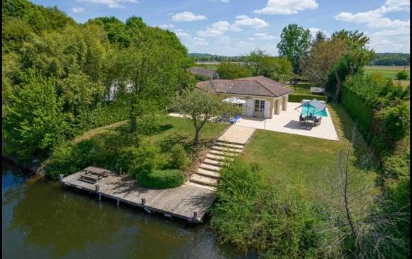 Villa la Rive, River Villa, Réserver  Hôtels à Lot Valley avec petit-déjeuner, Petit-déjeuner