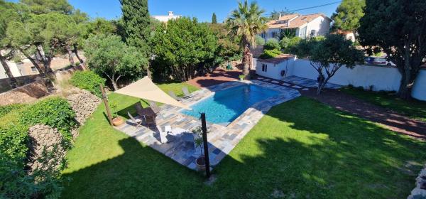 St-Clair Villa, piscine & pinède, Réserver  Hôtels à Étang de Thau avec piscine, Piscine