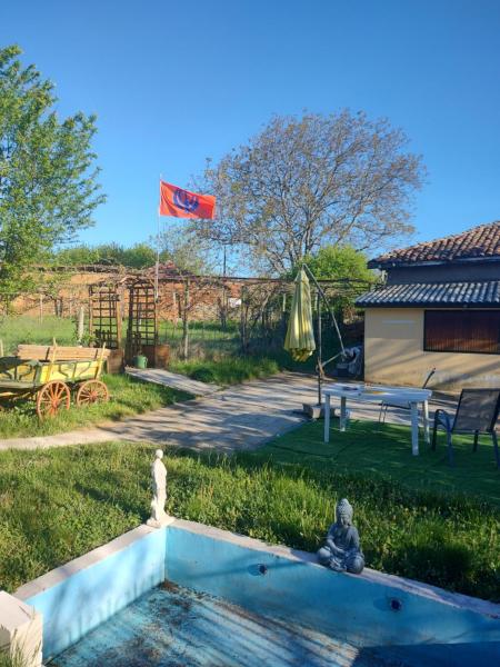2 Bed Villa - Sleeps 7 - Private Garden - Parking, Buchen Sie  Tankovo 
