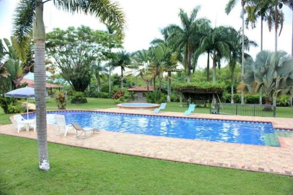 Villa campestre en el Quindío con piscina, bbq, zonas verdes cerca al Parque del Café, Book  Coffee Triangle Hotels with a Pool, Swimming Pool