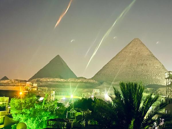 Queen pyramids view, Prenota  Hotel a Cairo Governorate con parcheggio, Parcheggio
